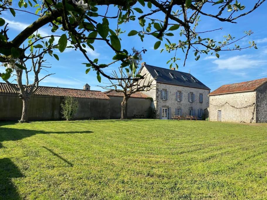 La Belle Etape Grand Gite Familial, 10Min Du Puy Dufou Villa Saint-Mars-la-Reorthe Bagian luar foto